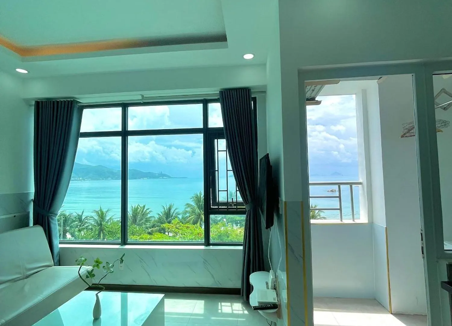 Maro Hotel & Apartment Нячанг