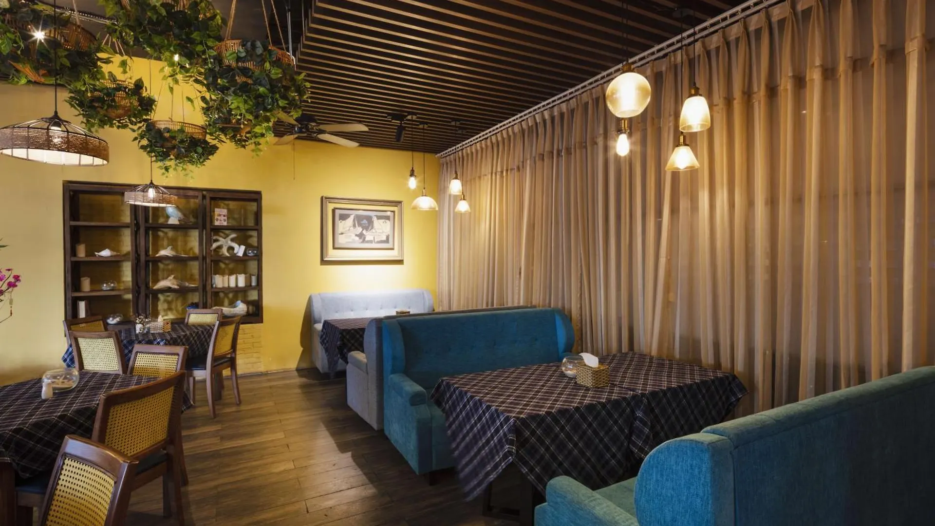 Maro Hotel & Apartment Нячанг