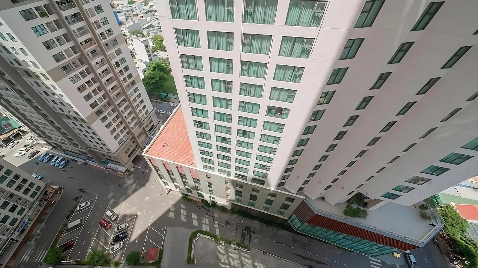 Maro Hotel & Apartment Нячанг