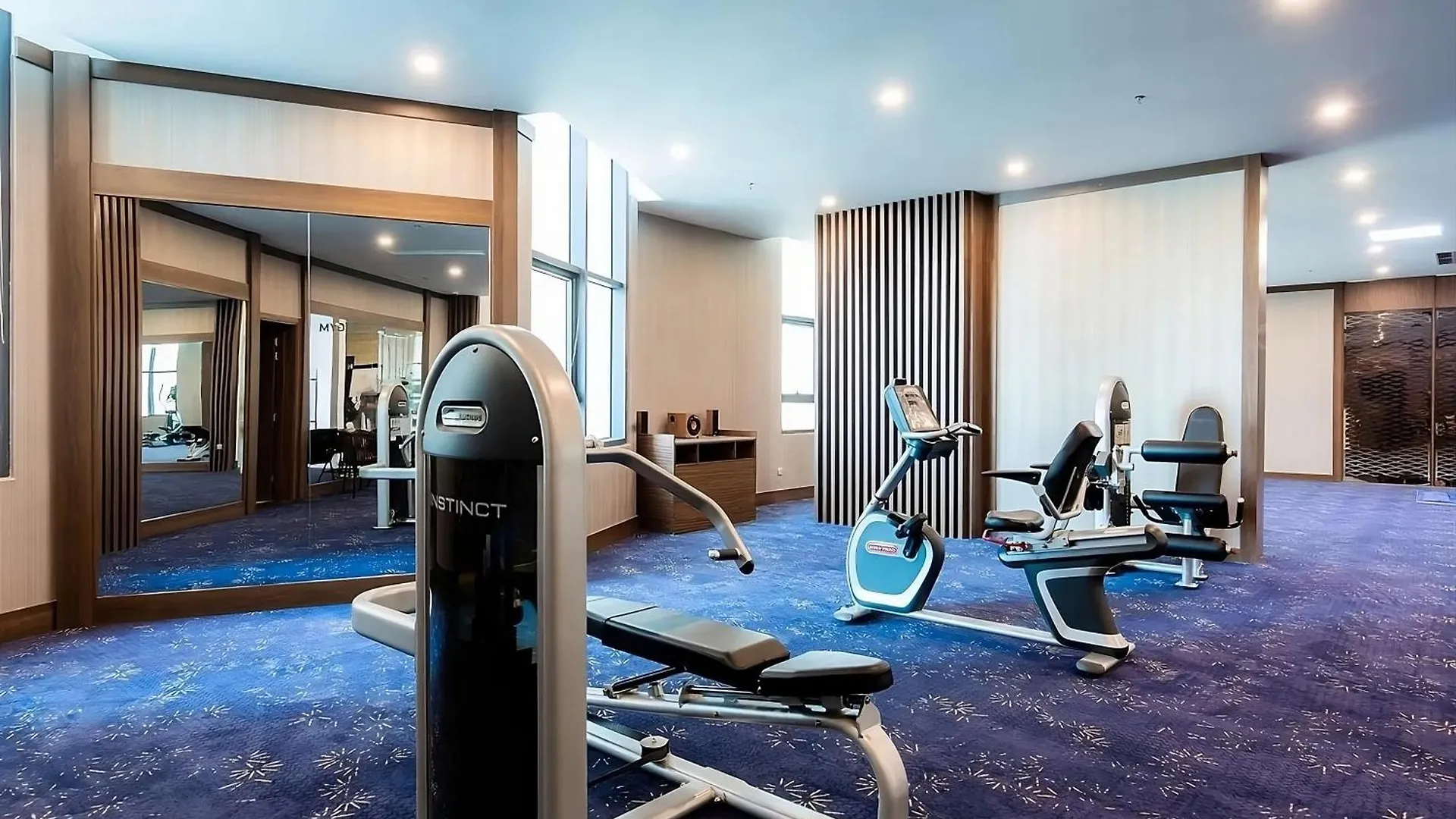 Maro Hotel & Apartment Нячанг