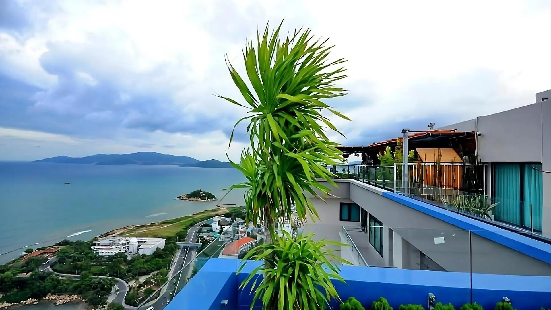 Maro Hotel & Apartment Нячанг