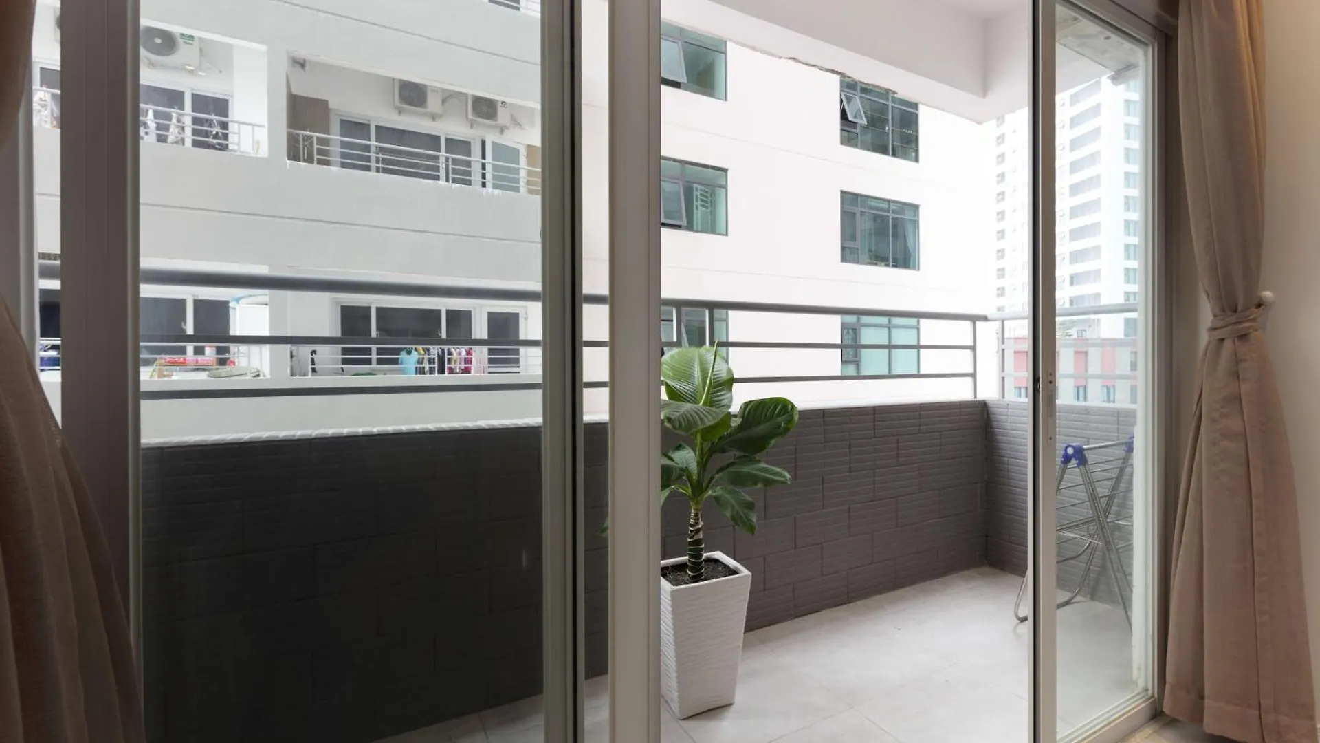 Maro Hotel & Apartment Нячанг