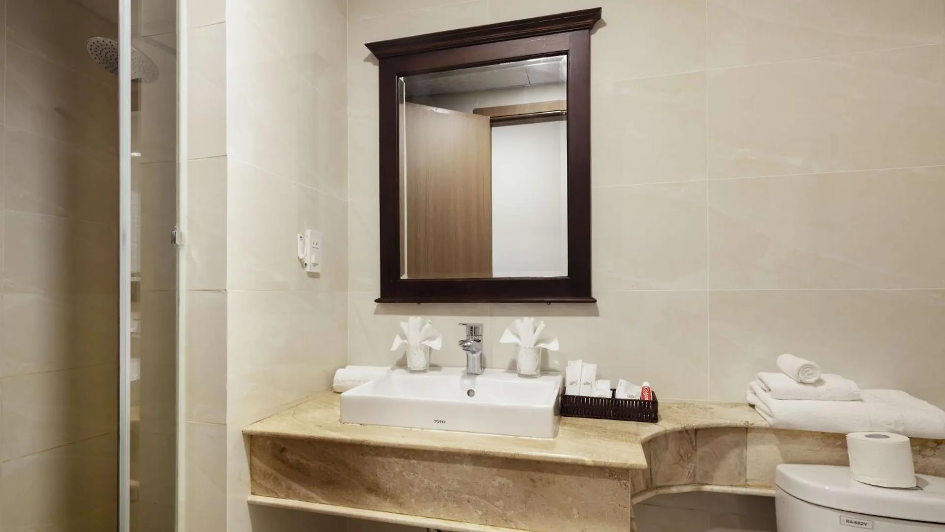 Maro Hotel & Apartment Нячанг