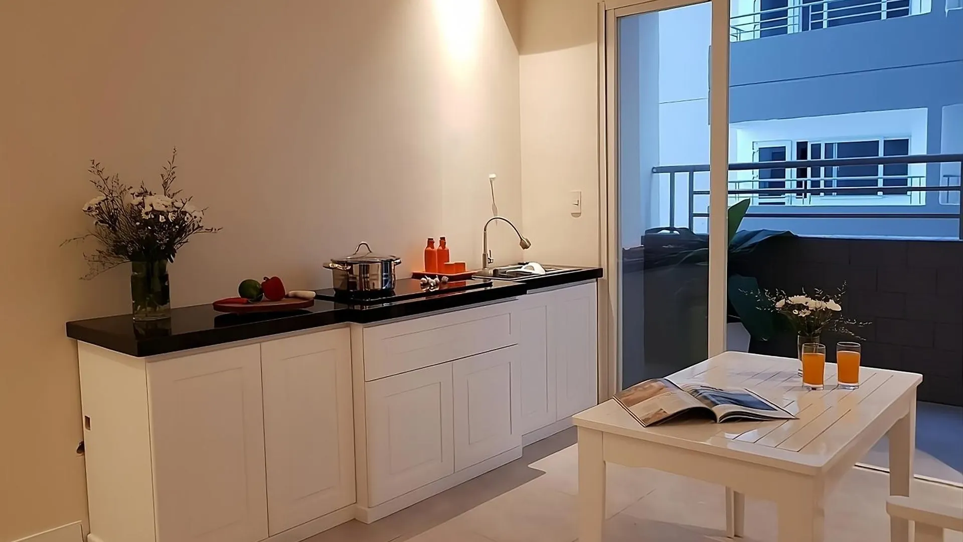 Maro Hotel & Apartment Нячанг