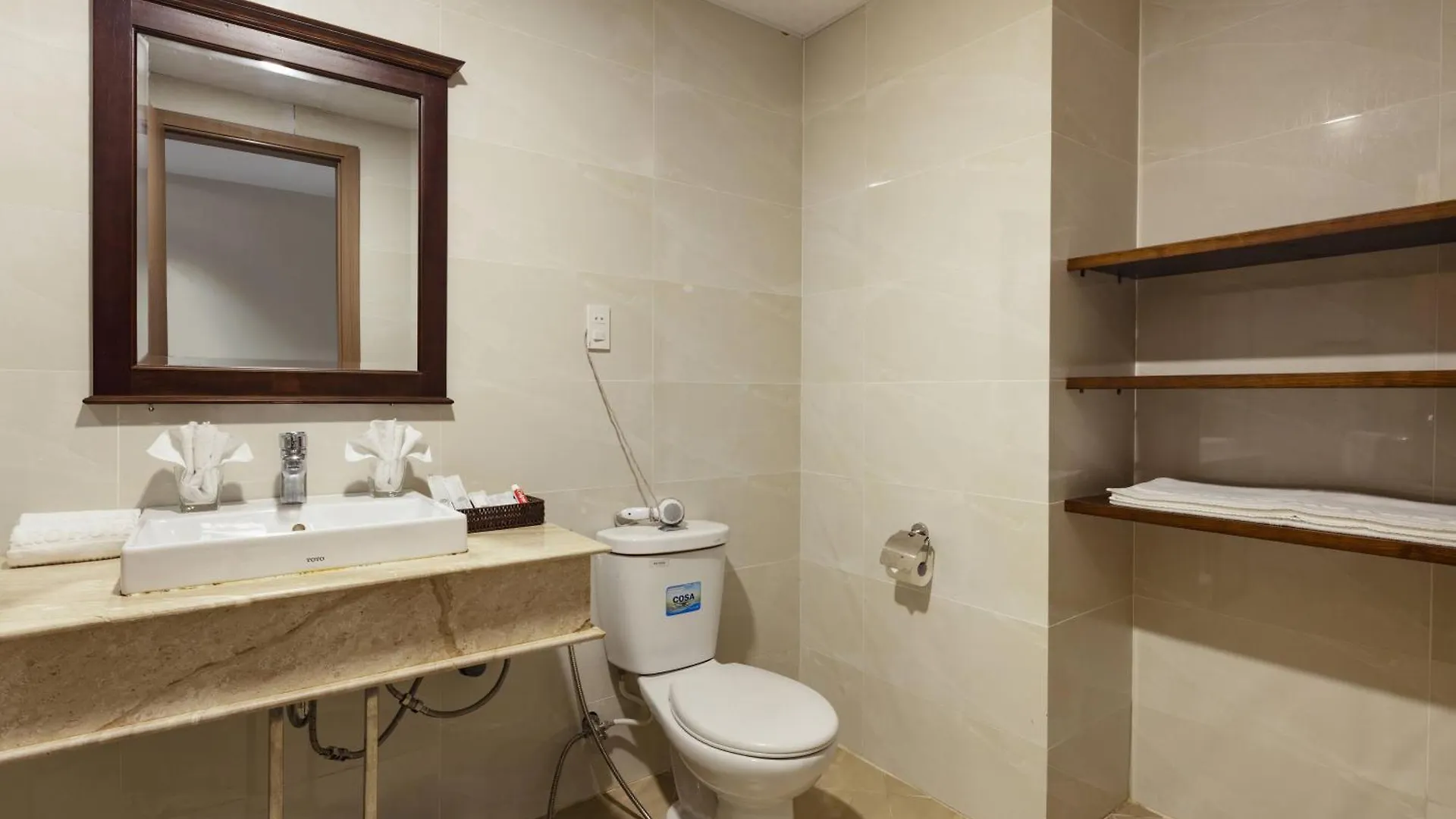 Maro Hotel & Apartment Нячанг