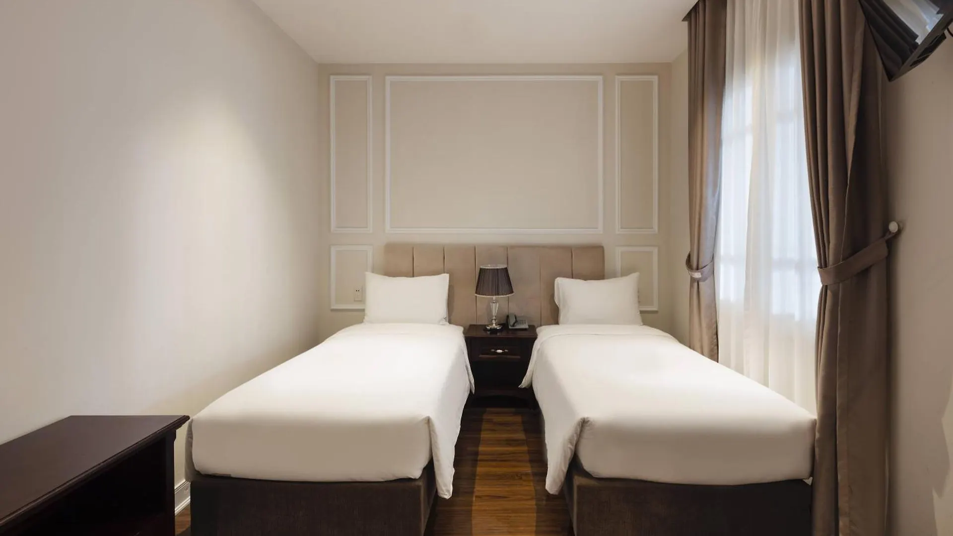 Maro Hotel & Apartment Нячанг